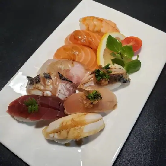 Atto Sushi (9pcs)