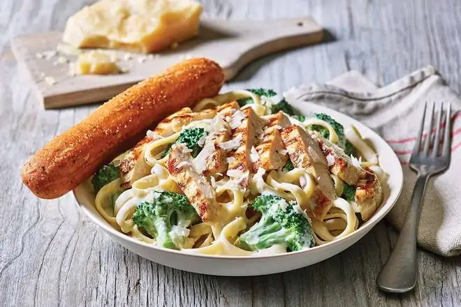 Order Classic Broccoli Chicken Alfredo food online from Applebee's Grill + Bar store, Fayetteville on bringmethat.com