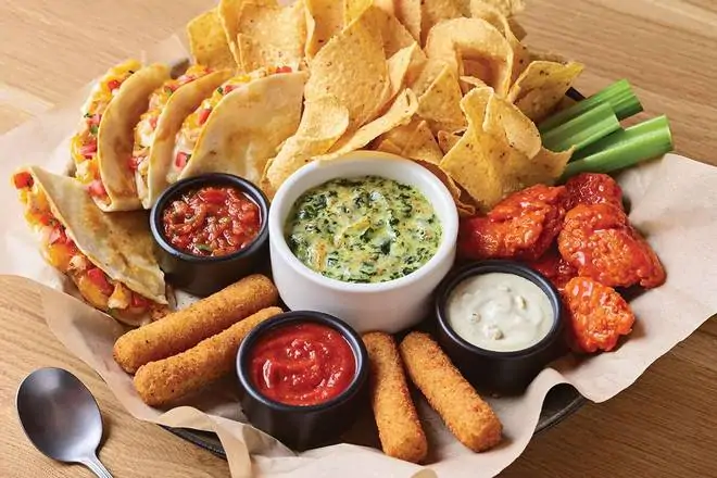 Order The Classic Combo food online from Applebee's Grill + Bar store, Fayetteville on bringmethat.com