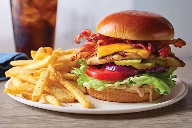 Order Bacon Cheddar Grilled Chicken Sandwich food online from Applebee's Grill + Bar store, Fayetteville on bringmethat.com