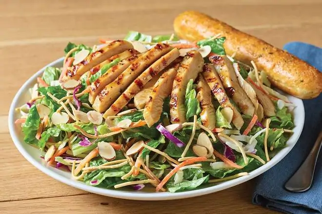 Order Grilled Oriental Chicken Salad food online from Applebee's Grill + Bar store, Fayetteville on bringmethat.com